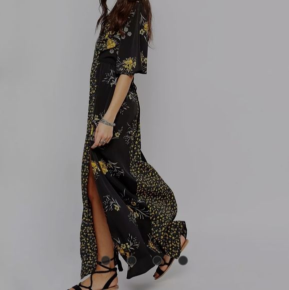 ♡Band Of Gypsies Maxi Dress in Mixed Floral Print♡ - Picture 4 of 14